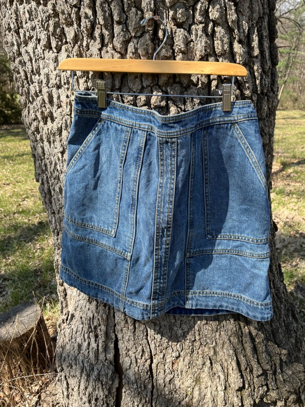 ⭐️CAbi Mini Jean Skirt in size 8